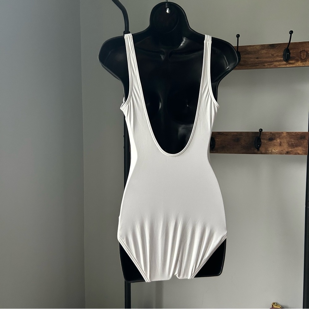 Michael Kors women’s WHITE Lace-up with gold details One-Piece Swimsuit size 8 - Picture 4 of 6